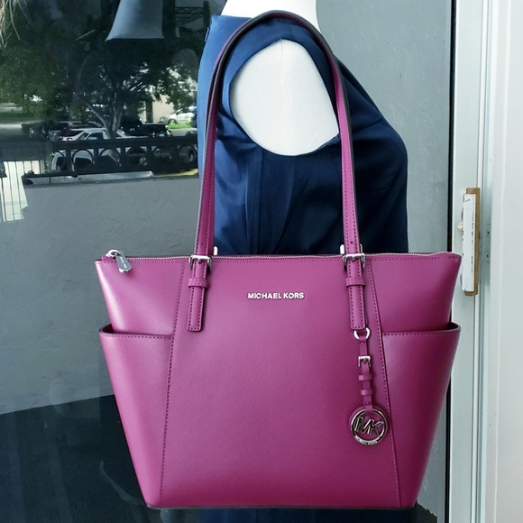 Michael Kors Handbags - NWT! *PRICE DROP* M KORS JET SET LG TOTE